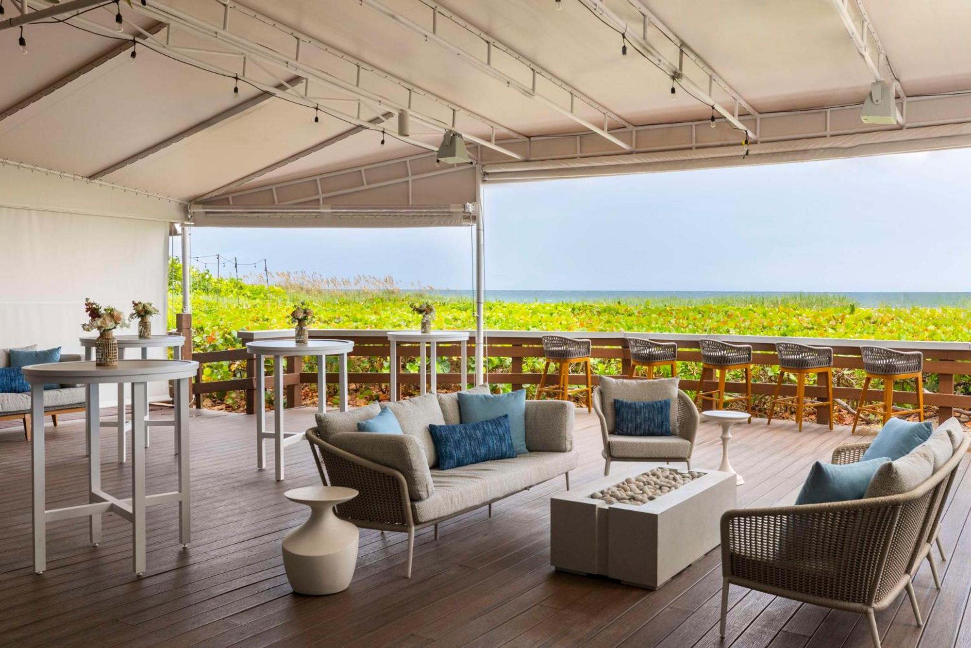 The Singer Oceanfront Resort, Curio Collection By Hilton Riviera Beach Exterior foto